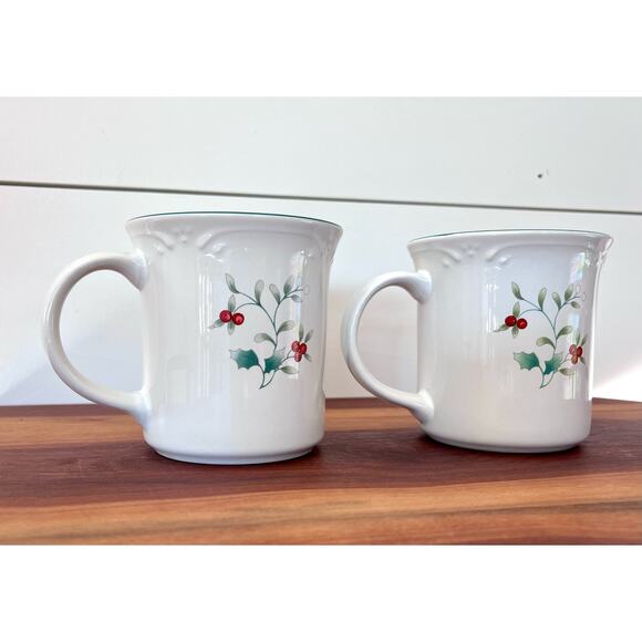 Pfaltzgraff Winterberry Large Coffee Mugs - Set of 2 - Picture 6 of 12